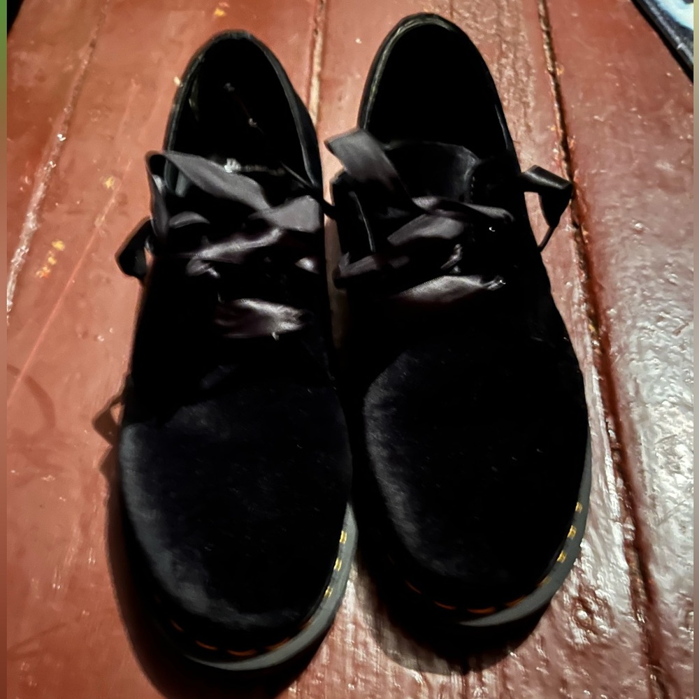 Dr. Martens velvet 1461 shoe, ribbon laces. WORN ONCE! UK9